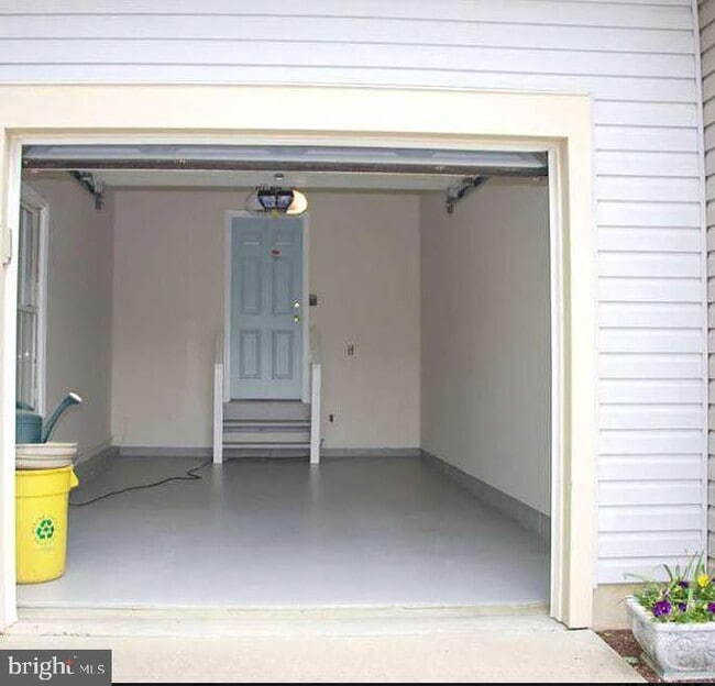 Building Photo - 218 Bromley Pl