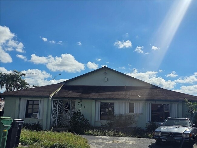 Building Photo - 714 SW 99th Ct