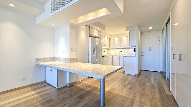 Building Photo - 1676 Ala Moana Blvd