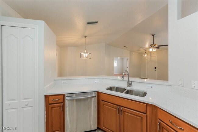 Building Photo - 1581 S Chamberlain Blvd