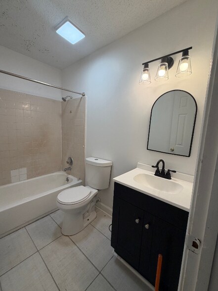 Building Photo - 6001 Hickory Cove