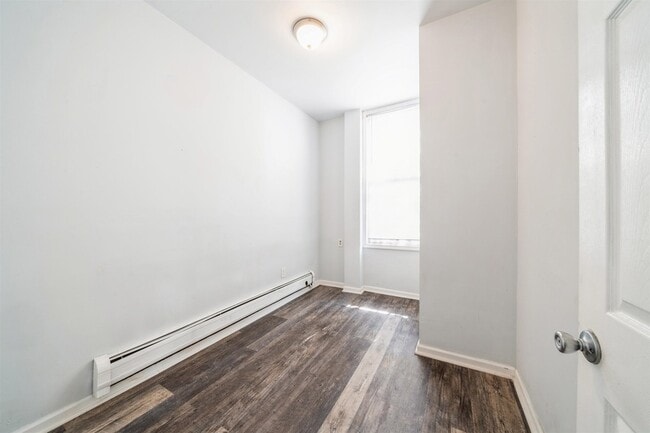 Building Photo - 309 14th St