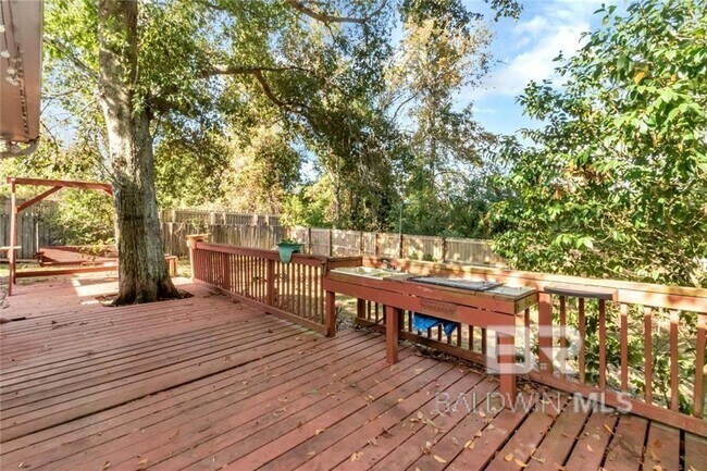 Building Photo - 30894 Pinyon Dr