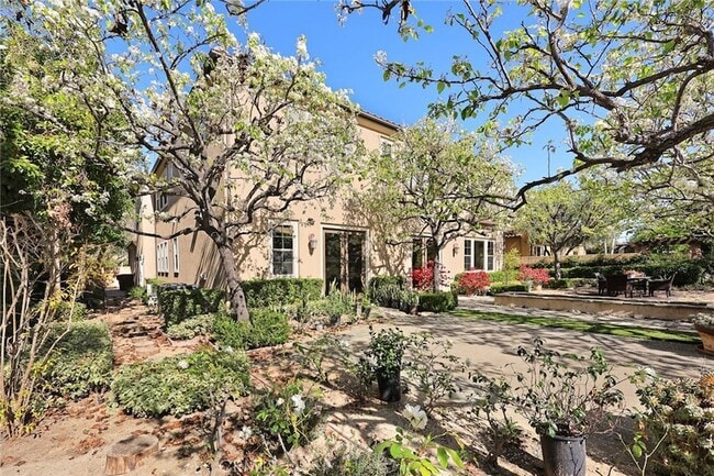 Building Photo - 19668 Three Oaks Ln