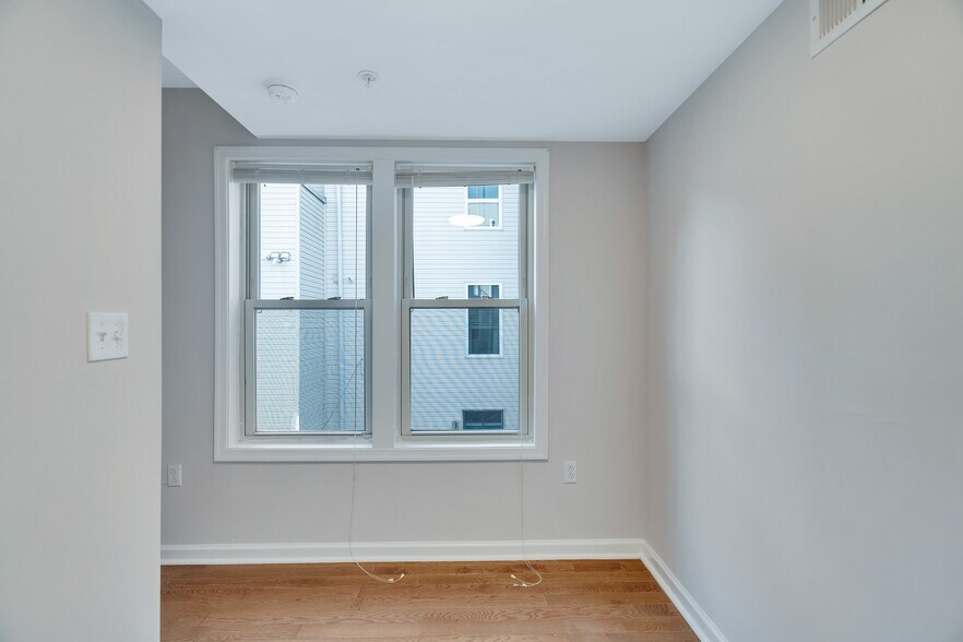 Building Photo - 1310 S Opal St