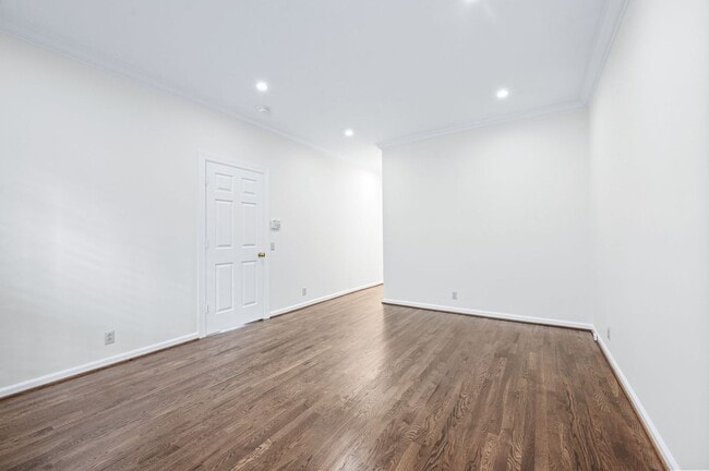 Building Photo - Awesome 3BE/2BA home in the heart of Green...