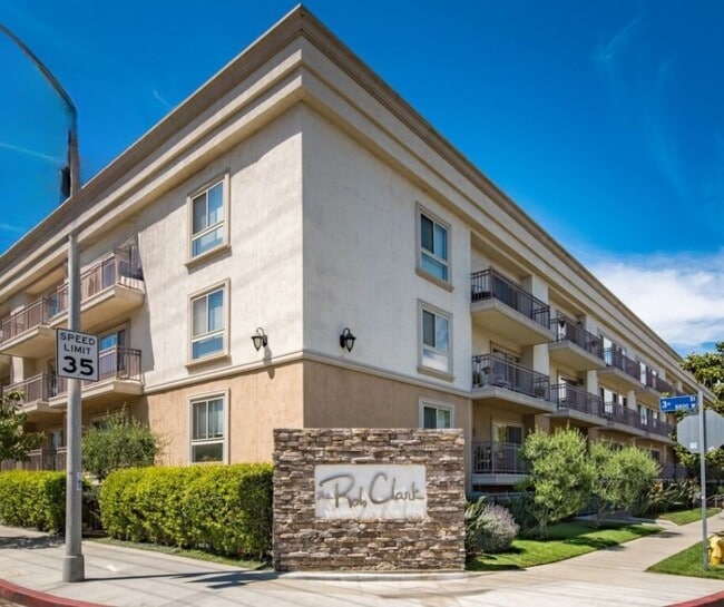 Building Photo - 141 S Clark Dr