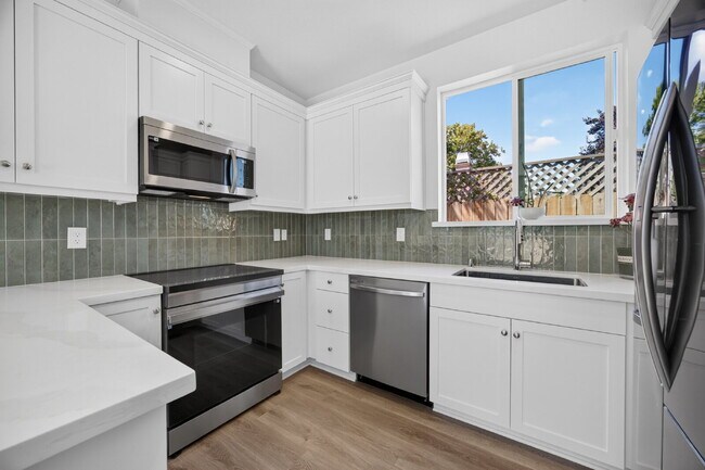 Building Photo - Charming 3-Bed, 2-Bath Home in Sacramento