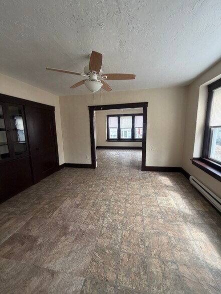 Building Photo - 162 Marshall St