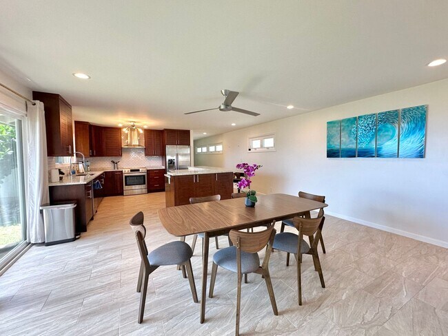 Building Photo - Fully Furnished 4 BD/3 BA Home in Mariner's Ridge!! Includes 1 Garage PRKG, W/D, Sep. Studio, & G...