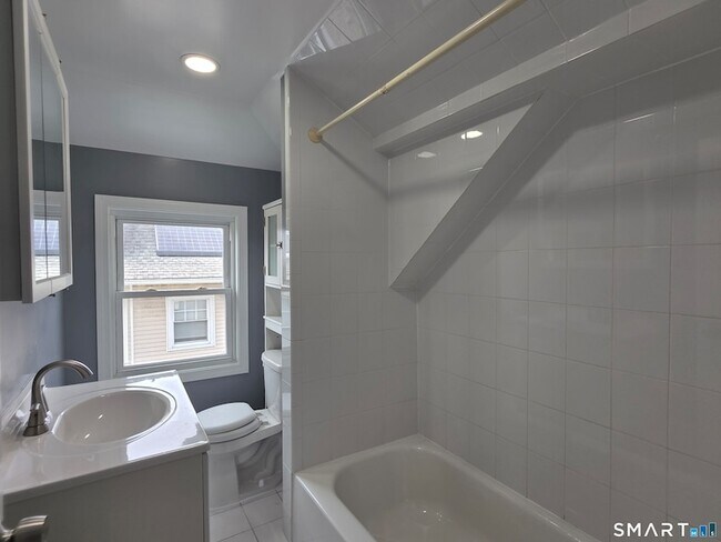 Building Photo - 68-70 Westfield Avenue Unit