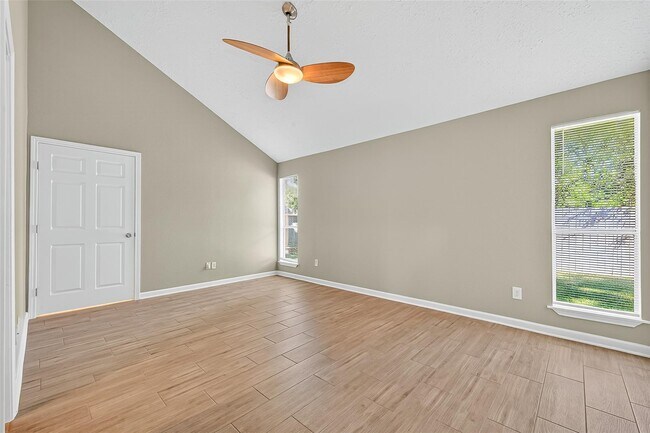 Building Photo - 5054 Pine Cliff Dr