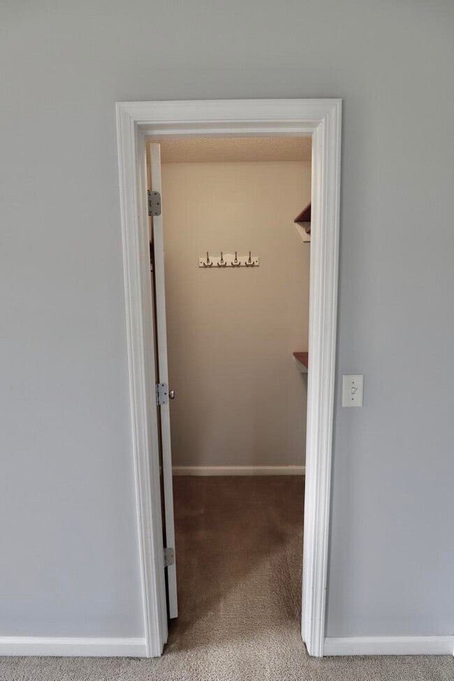 Building Photo - 60 Vinca Ct