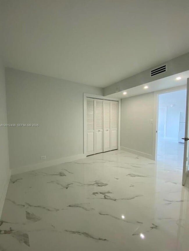 Building Photo - 6039 Collins Ave