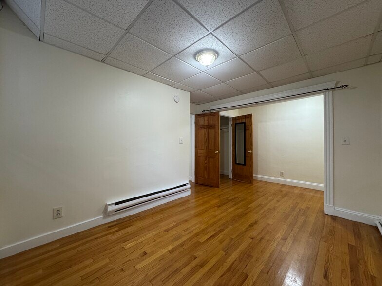 Building Photo - 384 Riverway