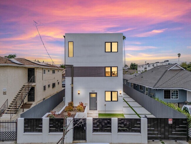 Building Photo - 1543 W. 37th Pl Los Angeles, CA 90018