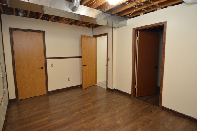 Building Photo - 2 Bed + Den, 2.5 Bathroom Townhouse for Rent