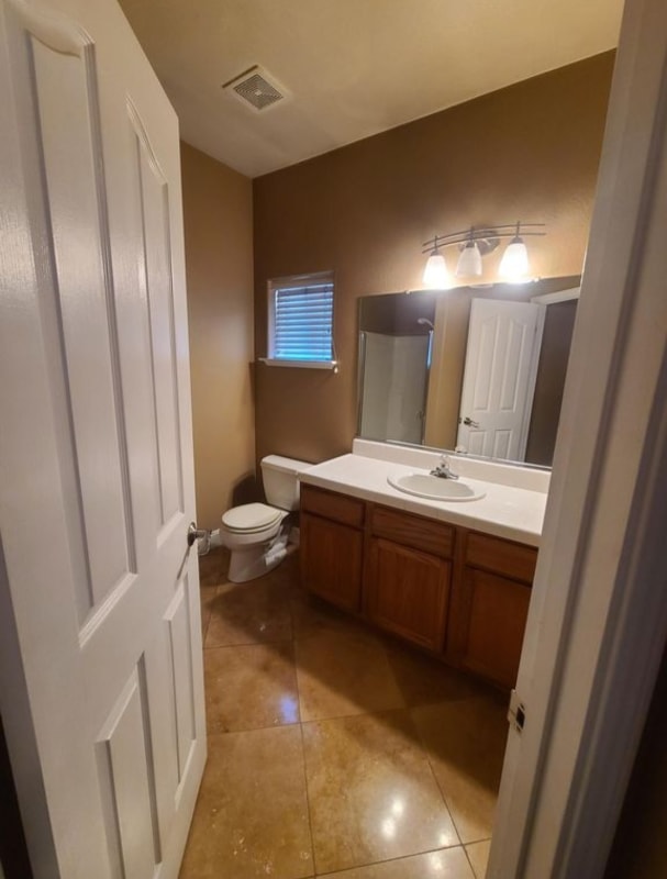 Building Photo - 710 Gia Ct