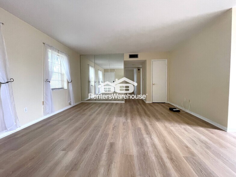 Building Photo - 1130 Rue Des Chateaux