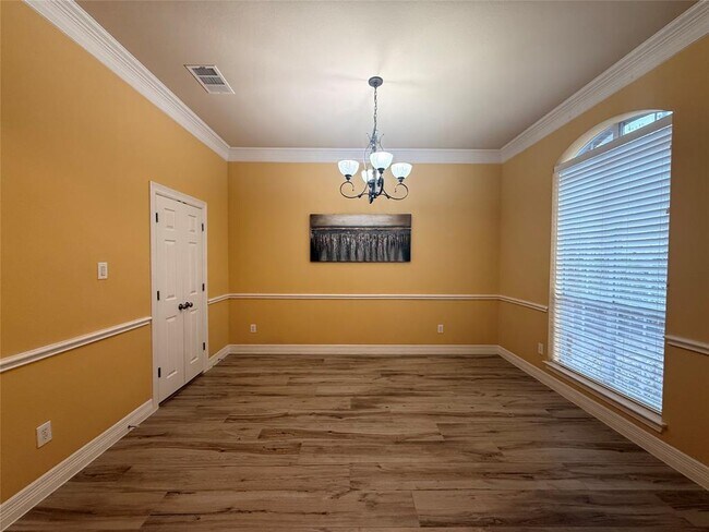 Building Photo - 1219 Pine Forest Cir