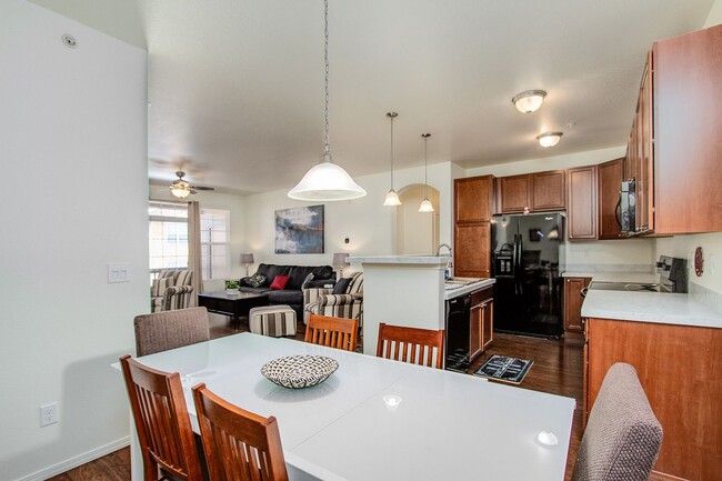 Building Photo - Stylish & Convenient Furnished Condo for Rent