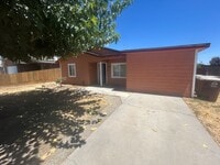 Building Photo - Spacious home in Armona with large yard re...