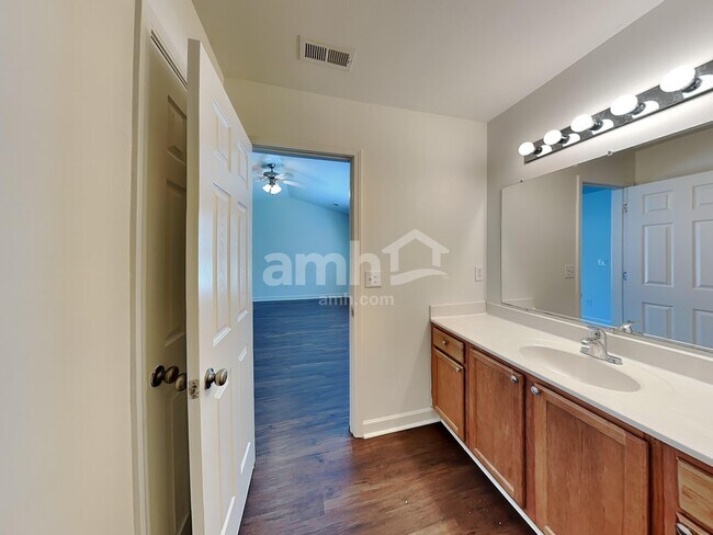 Building Photo - 233 Worcester Ln