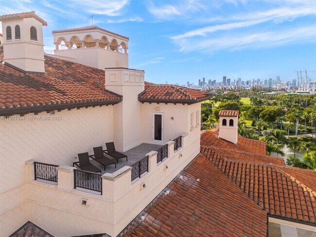 Building Photo - 7471 Fisher Island Dr