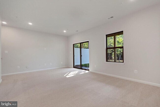 Building Photo - 6947 Gladebrook Rd