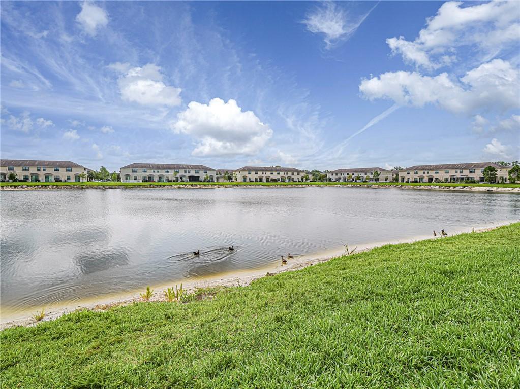 Building Photo - 10092 W Villa Cir