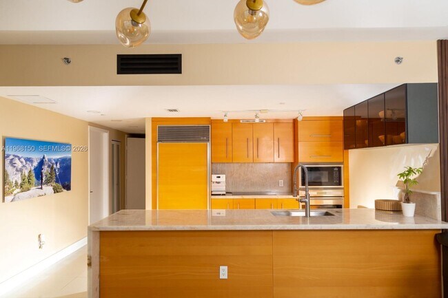 Building Photo - 465 Brickell Ave