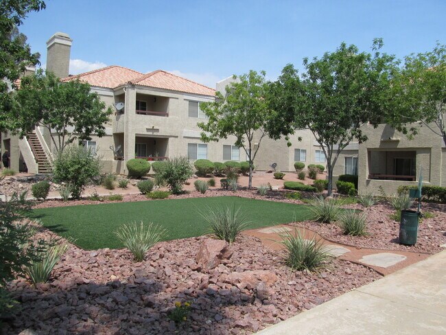 Building Photo - 2 BED 2 BATH DOWNSTAIRS APARTMENT  FOR REN...