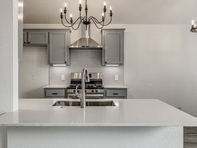 Building Photo - Newly remodeled home in Yukon!