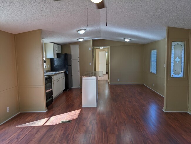 Building Photo - 903 Scott Dr