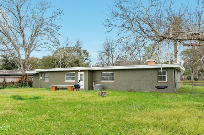 Building Photo - 159 Oak Dr