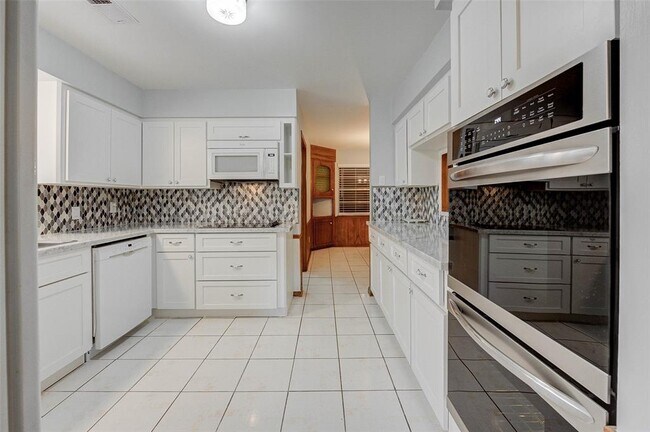 Building Photo - 5403 Clift Haven Dr