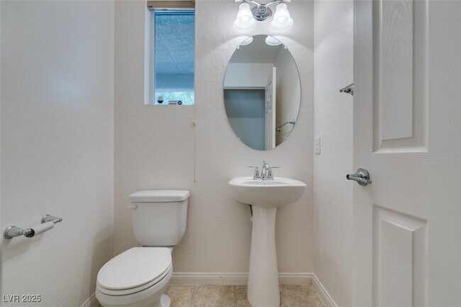 Building Photo - 10465 Saddle Mountain St