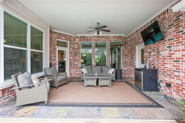 Building Photo - IMMEDIATE MOVE IN! Gorgeous 4 bedroom 3 ba...