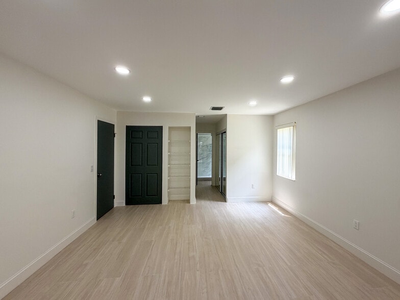 Building Photo - 13165 Chadwick Ct