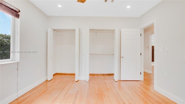 Building Photo - 690 NE 51st St