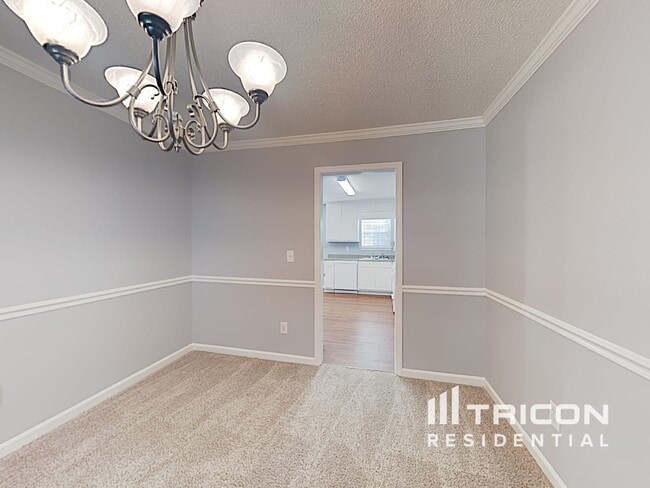 Building Photo - 5876 Colonnade Dr