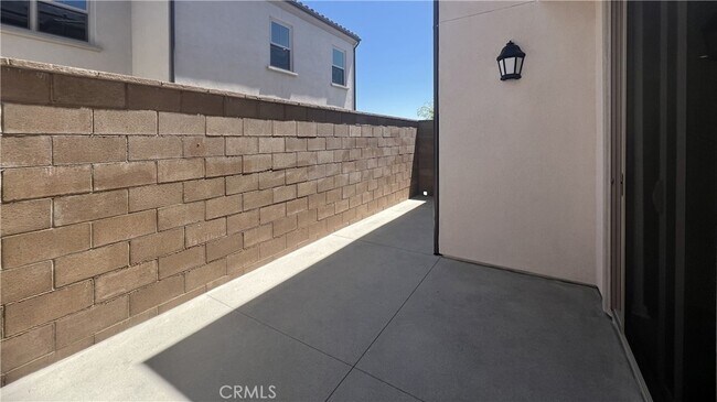 Building Photo - 110 Sunnyside