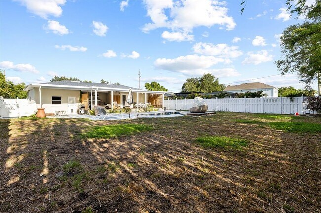 Building Photo - 304 N Matanzas Ave
