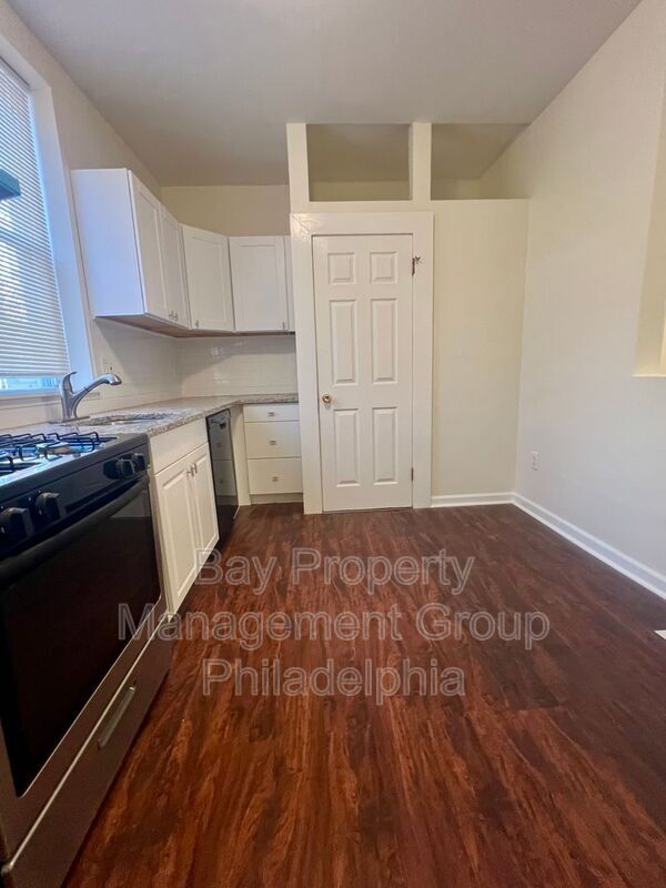 Building Photo - 2165 W Grange Ave