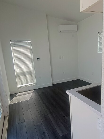 Building Photo - 3653 W 58th Pl