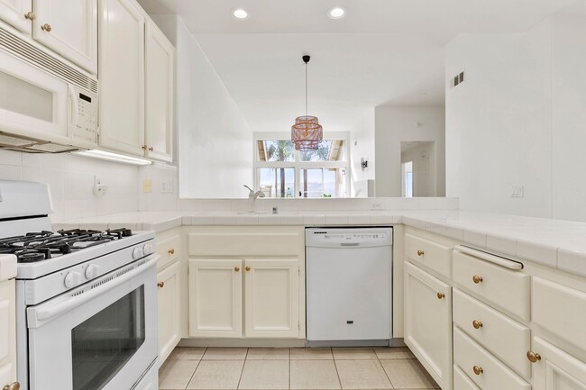 Building Photo - Freshly Renovated | Single-Level with VIEW...