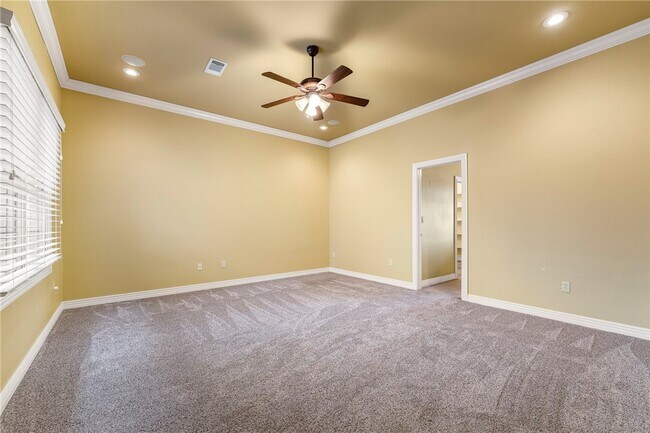 Building Photo - 2700 S Everest Ave