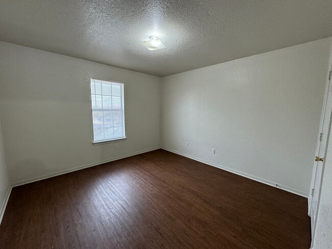 Building Photo - 3301 Barcelona Dr