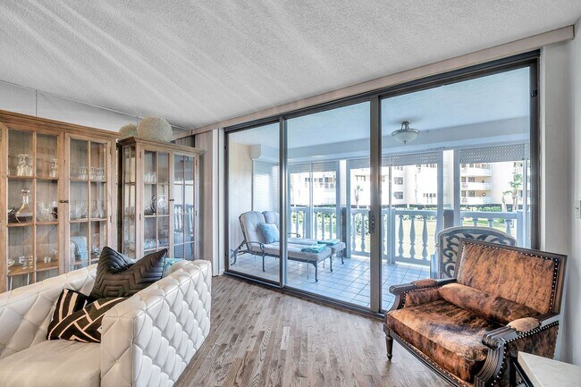 Building Photo - 6650 Sunset Way
