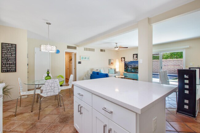 Building Photo - 4385 E Pso Caroleta